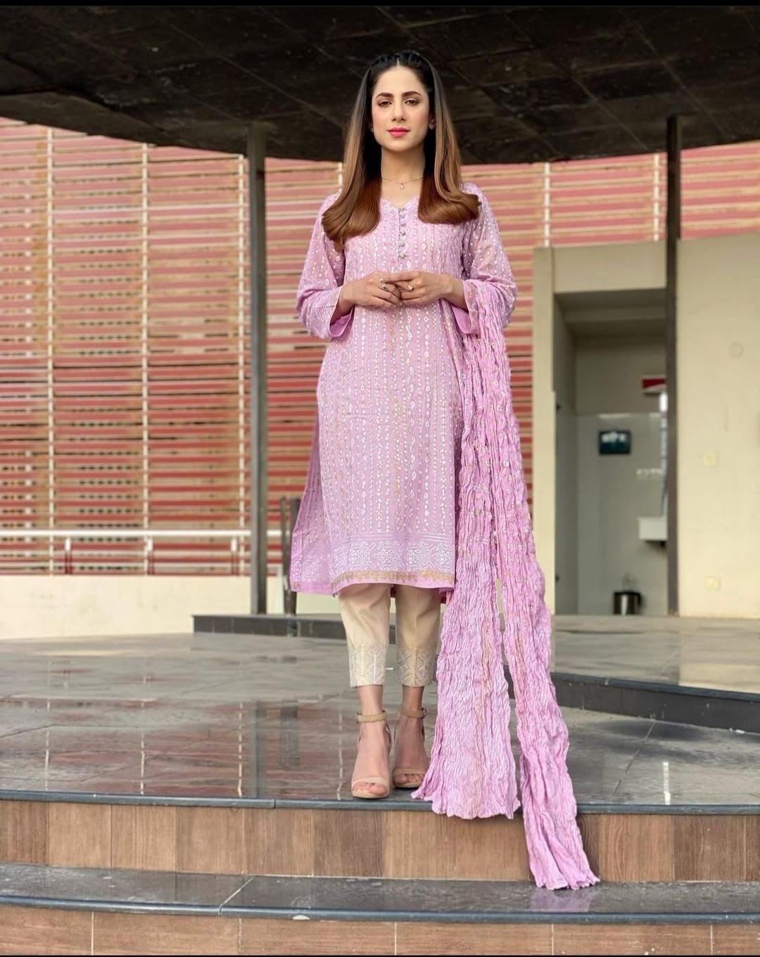 Amna Akram's gold and silver matrix design shirt and dupatta set in fusia pink. Own the room in this stunning outfit.